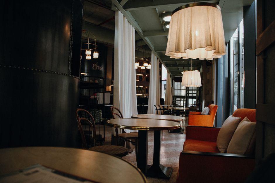 Créer un intérieur de salon cosy : astuces et idées déco